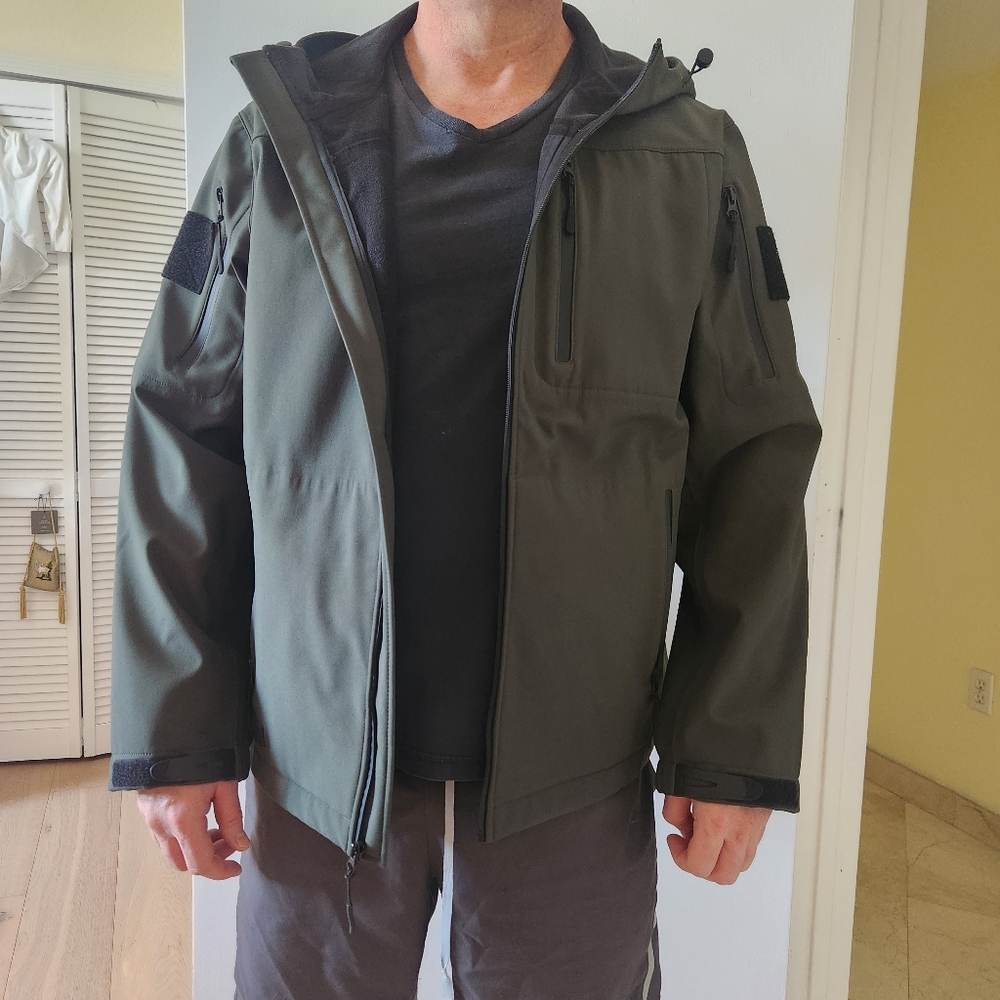 BAERSKIN RAIN  Green Performance Jacket with Vertical Branding.